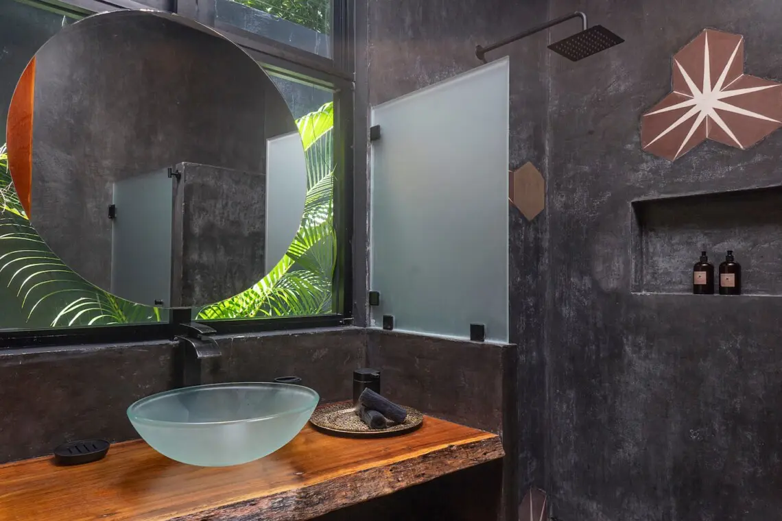 2162db15 7dd2 49a2 b4e5 76ea5f4e06f1