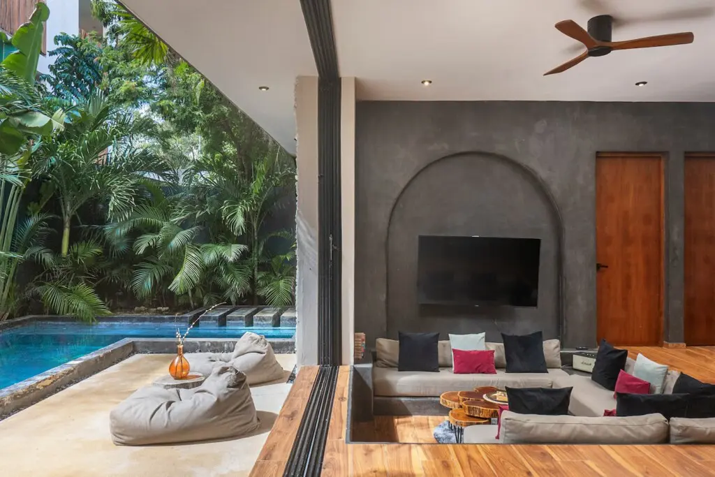 6c5c11f3 d6ef 425e 84c5 7bb29ae42751