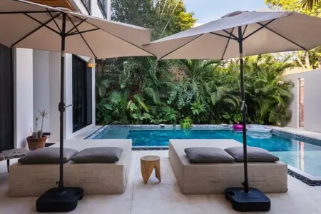 d8061484 d9df 4784 b5d2 bb849b0928ab