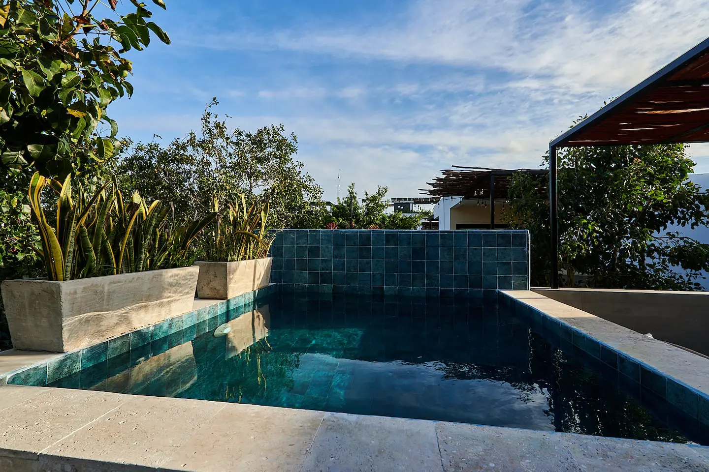 d9eeb5e3 42c7 48c8 ac00 3a8d49b031d3